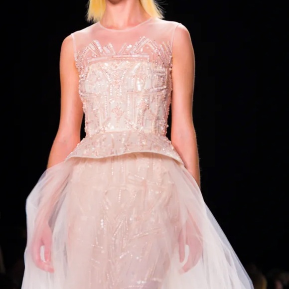 MONIQUE LHUILLIER – SPRING 2015 – BEFORE SUNRISE COLLECTION PINK BEADED GOWN - Picture 4 of 14